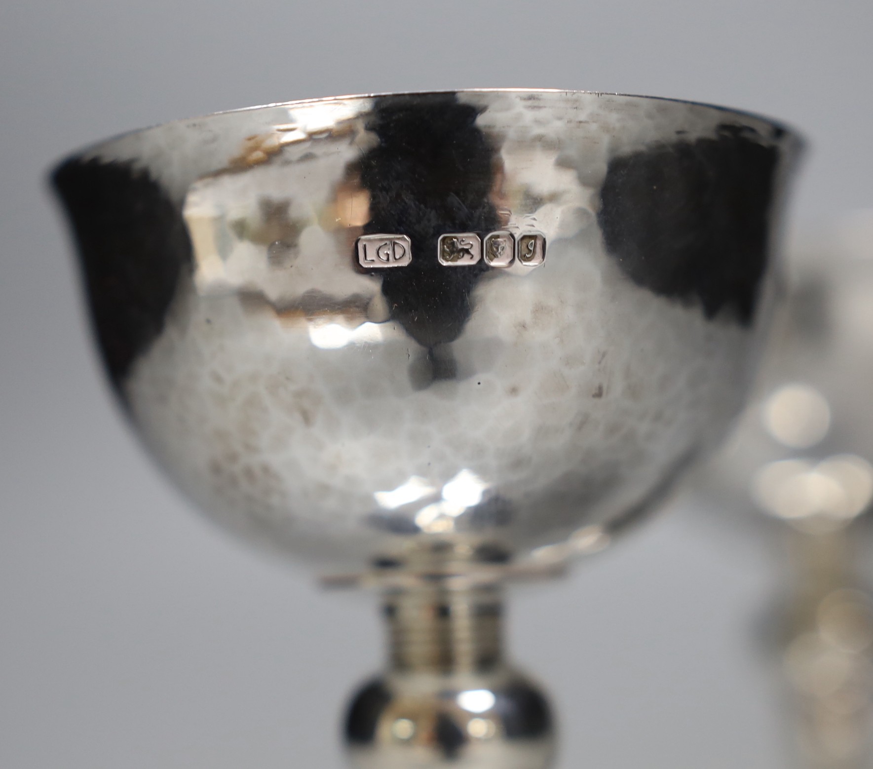 A pair of hammered silver wedding goblets, Leslie Gordon Durbin, London 1983, 11cm